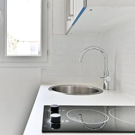 A 14eme Apartment