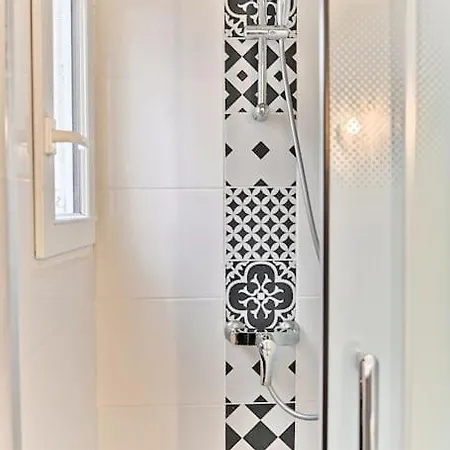 A 14eme Apartment